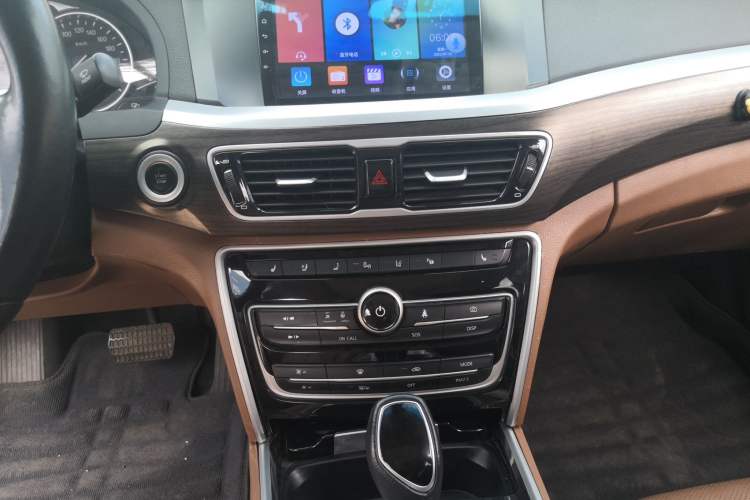 Used Geely Auto Emgrand GT 2017 1.8T Flagship Model Audio And AC Panel
