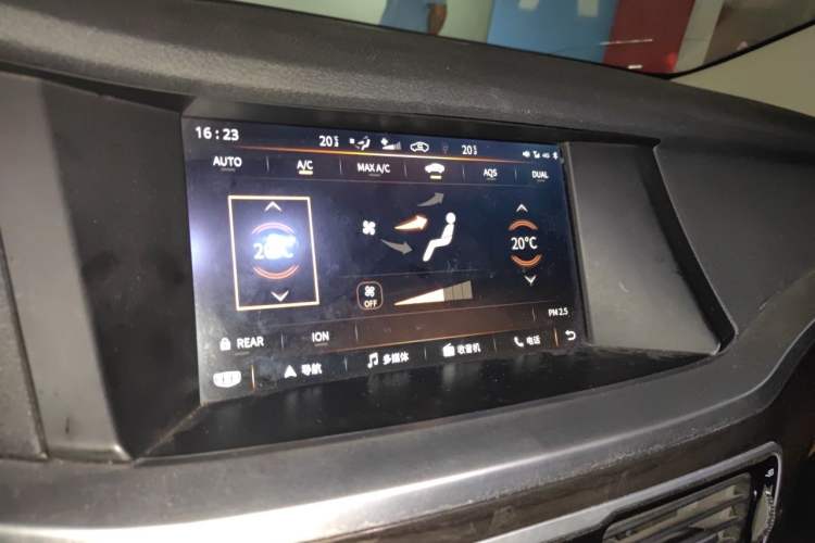 Used Geely Auto Emgrand GT 2017 1.8T Flagship 4G Edition Audio And AC Panel