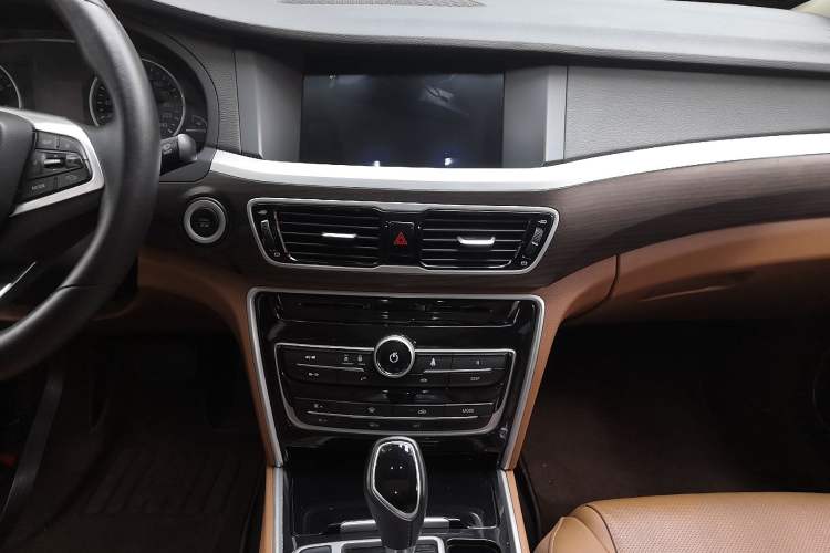 Used Geely Auto Emgrand GT 2017 1.8T Luxury Model Audio And AC Panel