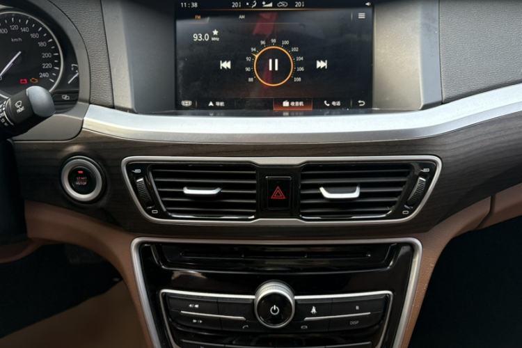 Used Geely Auto Emgrand GT 2017 1.8T Luxury Model Audio And AC Panel
