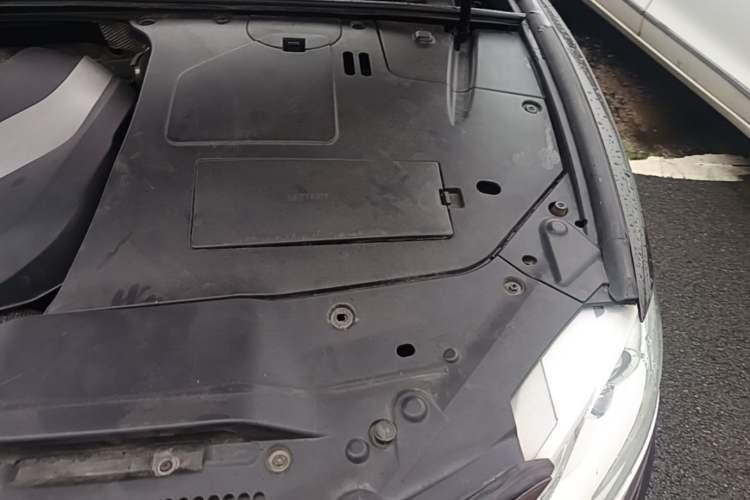 Used Geely Auto Emgrand GT 2017 1.8T Comfort Model Engine Bay Left