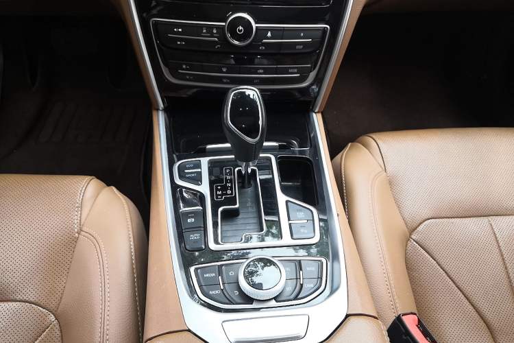 Used Geely Auto Emgrand GT 2017 1.8T Luxury Model Gear Lever