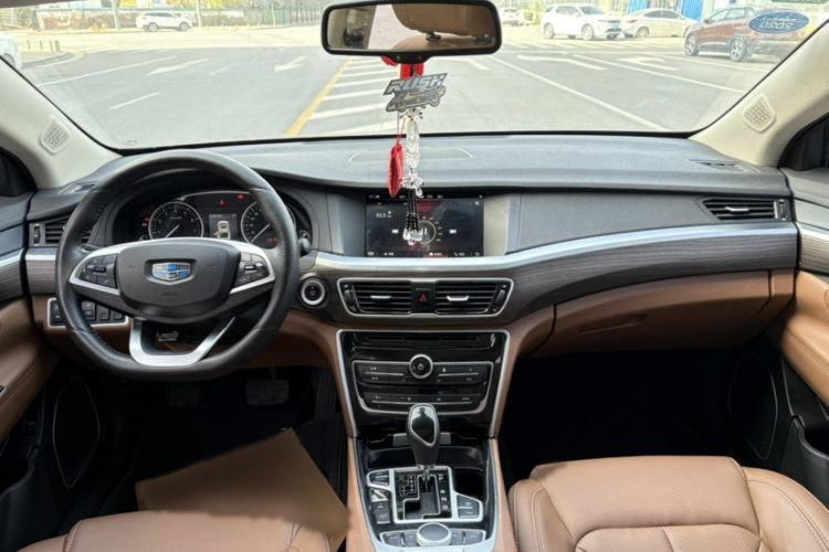 Used Geely Auto Emgrand GT 2017 1.8T Luxury Model Interior 4