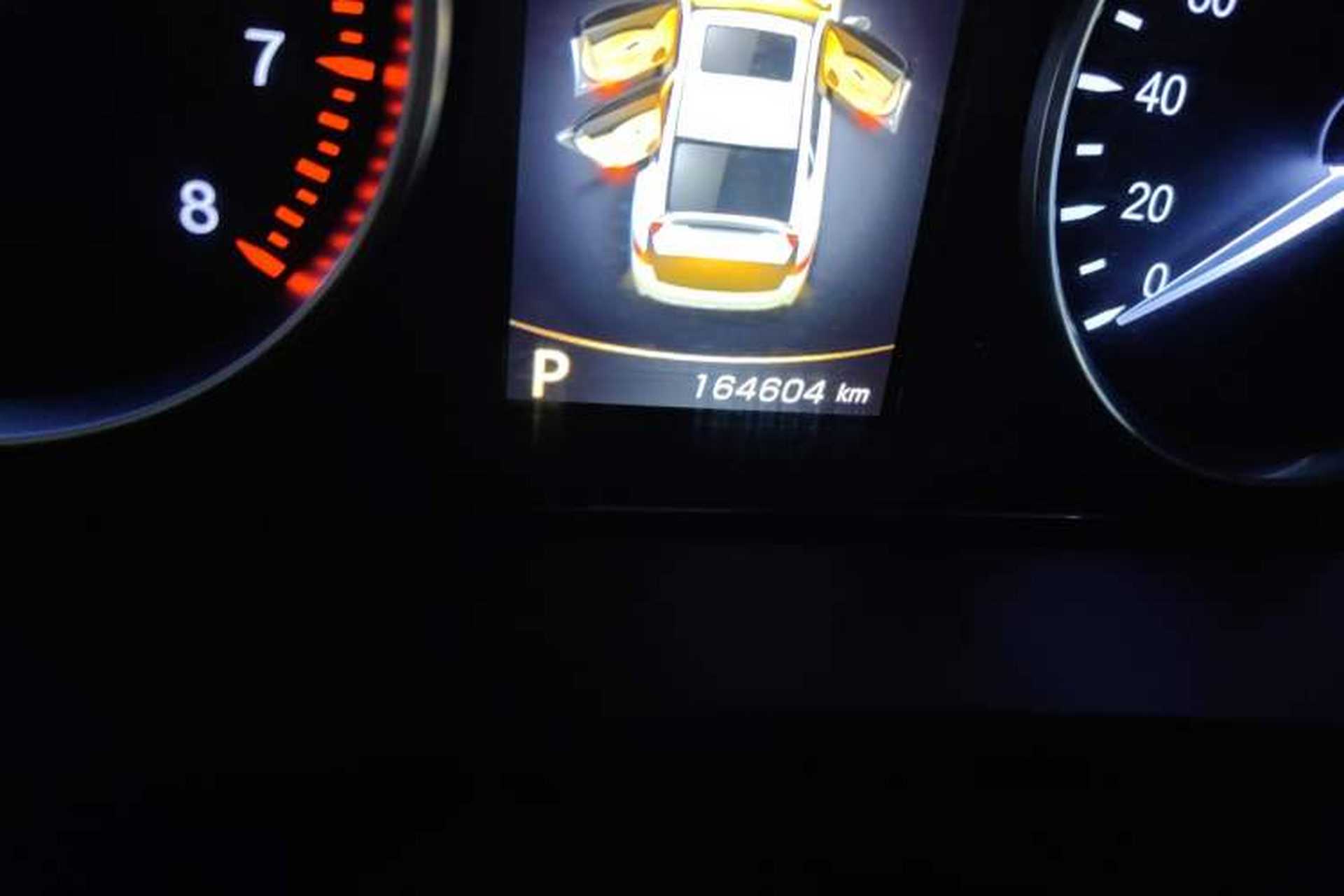 Used Geely Auto Emgrand GT 2017 1.8T Flagship Model Odometer Close Up