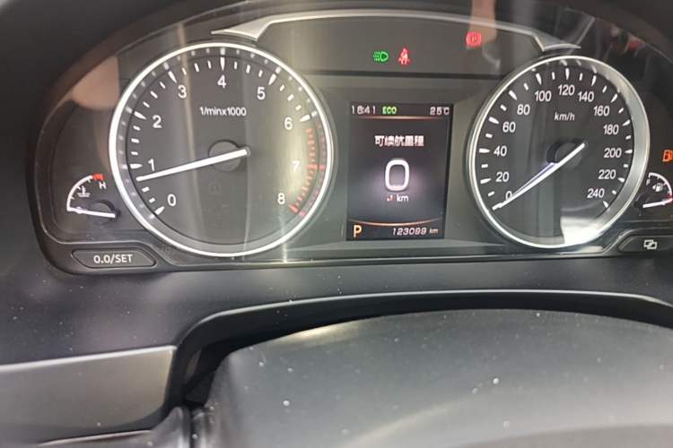 Used Geely Auto Emgrand GT 2017 1.8T Comfort Model Odometer Close Up