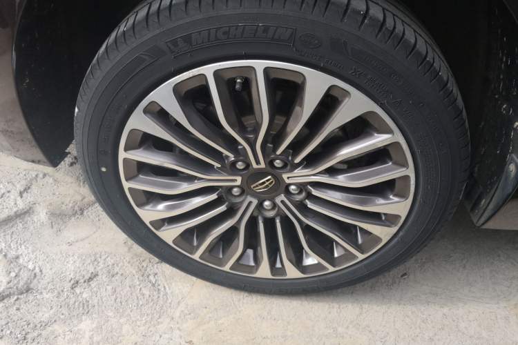 Used Geely Auto Emgrand GT 2017 1.8T Flagship Model Right Rear Wheel Hub