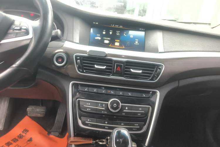 Used Geely Auto Emgrand GT 2017 1.8T Flagship 4G Edition Audio And AC Panel