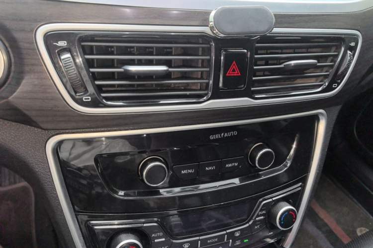 Used Geely Auto Emgrand GT 2017 1.8T Comfort Model Audio And AC Panel