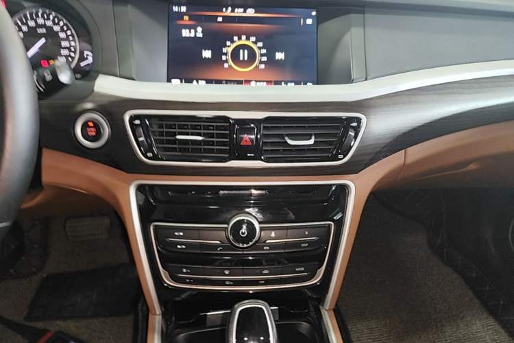 Used Geely Auto Emgrand GT 2017 2.4L Luxury Model Audio And AC Panel