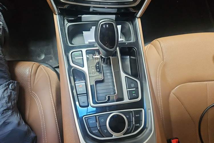 Used Geely Auto Emgrand GT 2017 1.8T Flagship Model Gear Lever