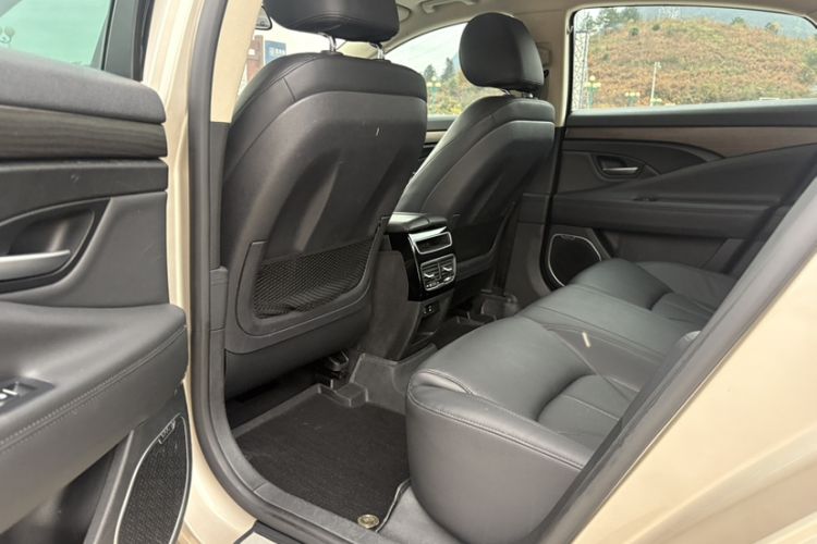 Used Geely Auto Emgrand GT 2017 1.8T Comfort Model Interior 9