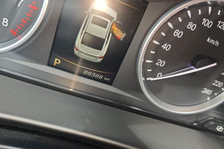 Used Geely Auto Emgrand GT 2017 2.4L Zunya Model Odometer Close Up