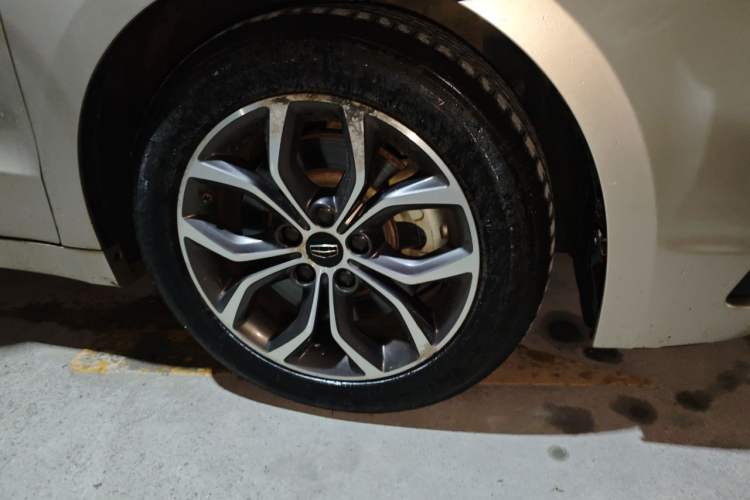 Used Geely Auto Emgrand GT 2017 2.4L Luxury Model Right Front Wheel Hub