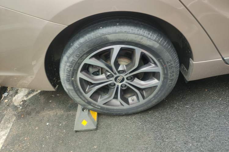 Used Geely Auto Emgrand GT 2017 2.4L Comfort Model Right Rear Wheel Hub
