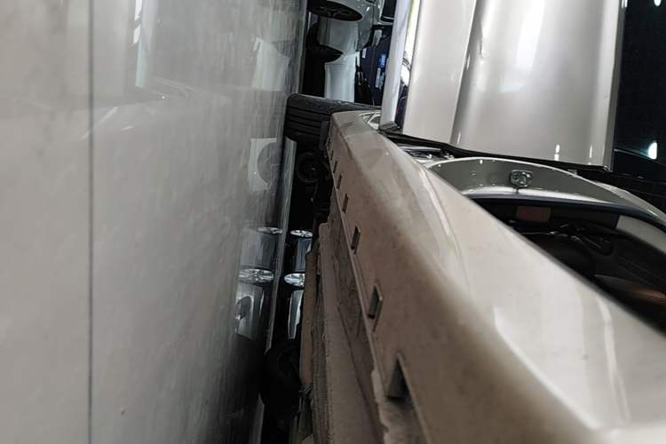 Used Geely Auto Emgrand GT 2017 2.4L Luxury Model Right Side Sill