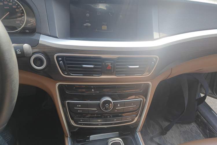 Used Geely Auto Emgrand GT 2017 1.8T Luxury Model Audio And AC Panel