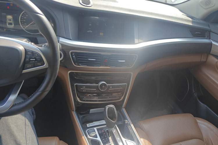 Used Geely Auto Emgrand GT 2017 1.8T Luxury Model Center Console