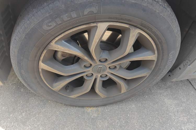 Used Geely Auto Emgrand GT 2017 1.8T Luxury Model Left Front Wheel Hub