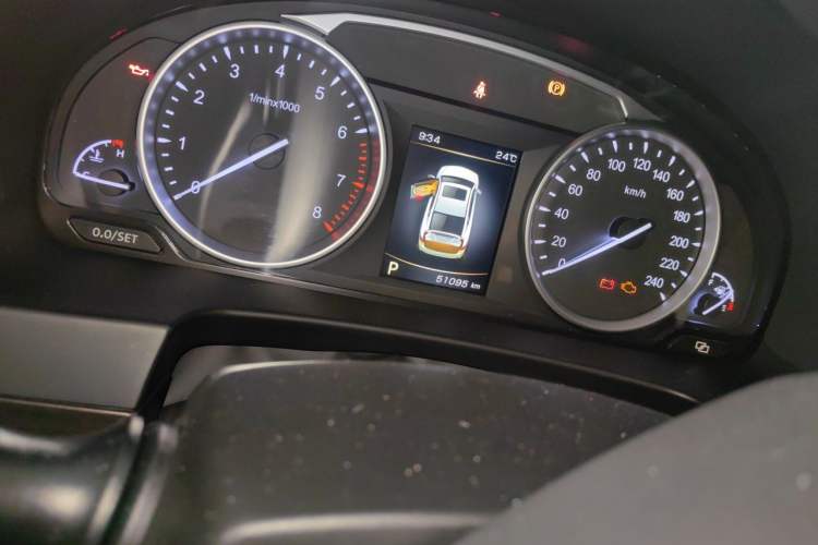 Used Geely Auto Emgrand GT 2017 2.4L Luxury Model Odometer Close Up