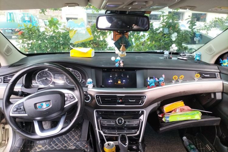 Used Geely Auto Emgrand GT 2017 1.8T Luxury Model Center Console