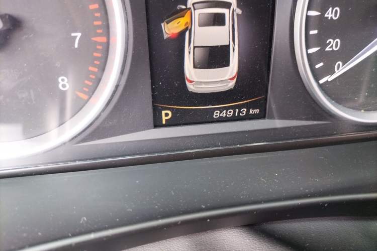Used Geely Auto Emgrand GT 2017 1.8T Luxury Model Odometer Close Up