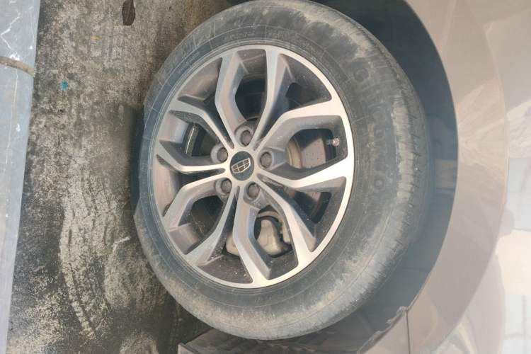 Used Geely Auto Emgrand GT 2017 2.4L Comfort Model Right Front Wheel Hub