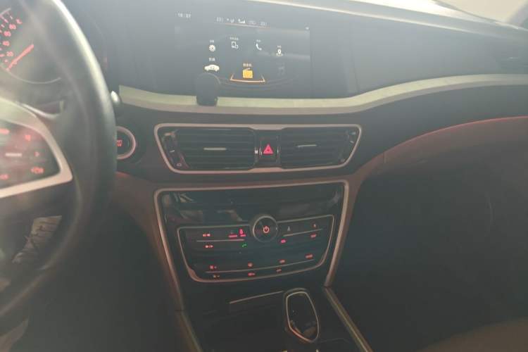 Used Geely Auto Emgrand GT 2017 1.8T Luxury Model Audio And AC Panel
