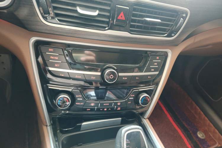 Used Geely Auto Emgrand GT 2017 2.4L Comfort Model Audio And AC Panel