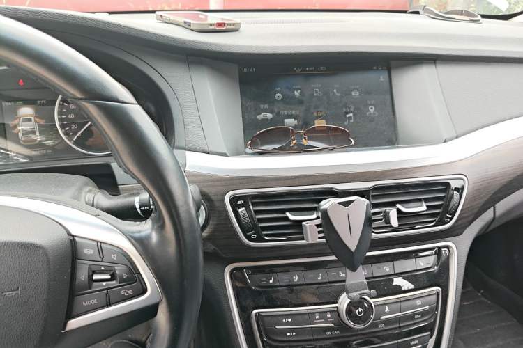 Used Geely Auto Emgrand GT 2017 1.8T Flagship 4G Edition Audio And AC Panel