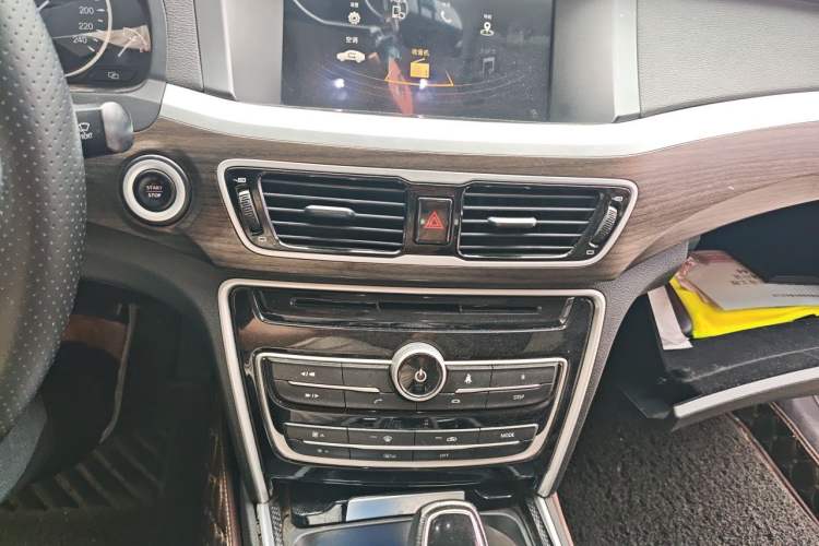 Used Geely Auto Emgrand GT 2017 2.4L Luxury Model Audio And AC Panel