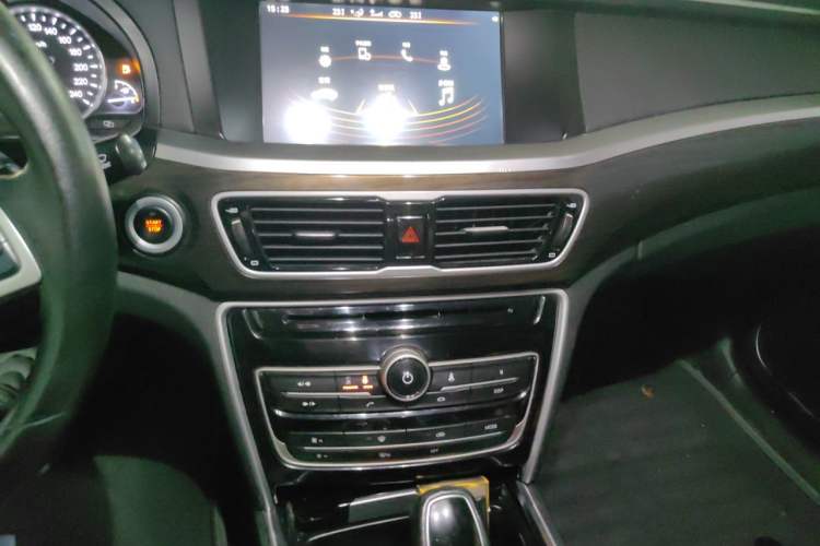Used Geely Auto Emgrand GT 2017 1.8T Luxury Model Audio And AC Panel