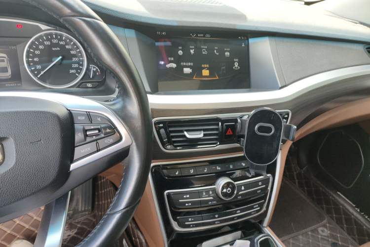 Used Geely Auto Emgrand GT 2017 1.8T Flagship 4G Edition Audio And AC Panel