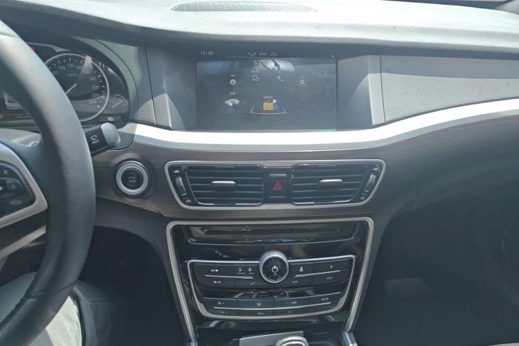Used Geely Auto Emgrand GT 2017 1.8T Luxury Model Audio And AC Panel