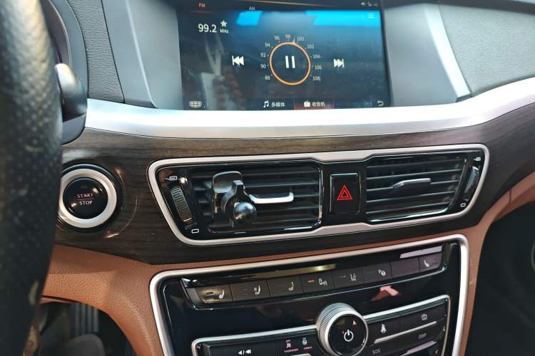 Used Geely Auto Emgrand GT 2017 1.8T Flagship Model Audio And AC Panel