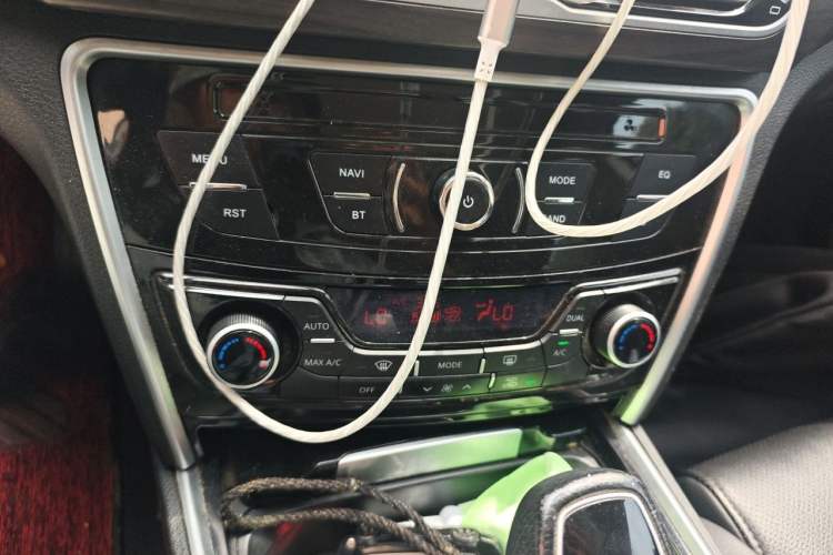 Used Geely Auto Emgrand GT 2017 1.8T Comfort Model Audio And AC Panel