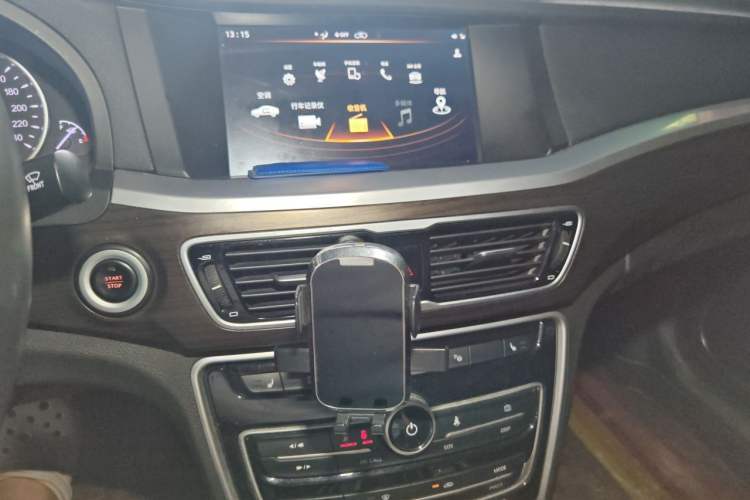 Used Geely Auto Emgrand GT 2017 1.8T Flagship 4G Edition Audio And AC Panel