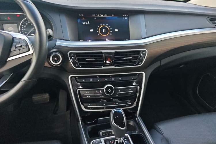 Used Geely Auto Emgrand GT 2017 1.8T Flagship 4G Edition Audio And AC Panel