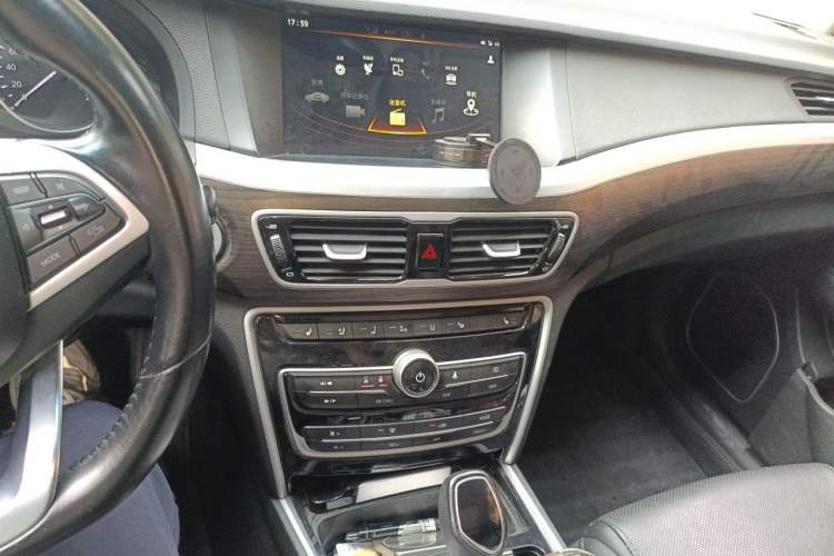 Used Geely Auto Emgrand GT 2017 1.8T Flagship 4G Edition Audio And AC Panel