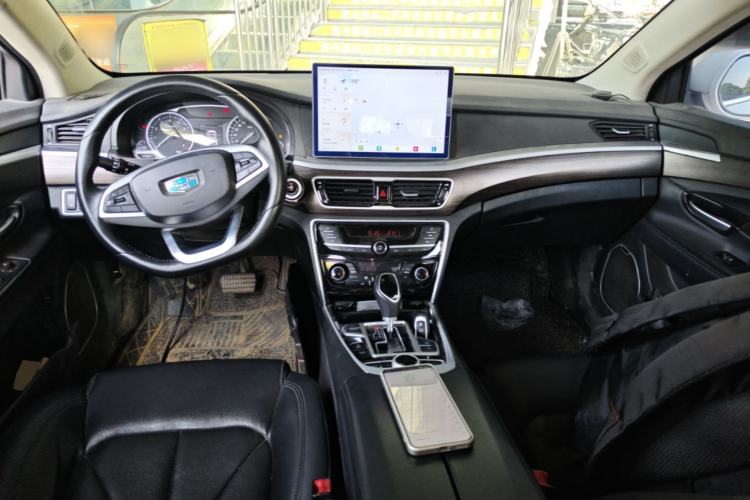 Used Geely Auto Emgrand GT 2017 2.4L Comfort Model Center Console