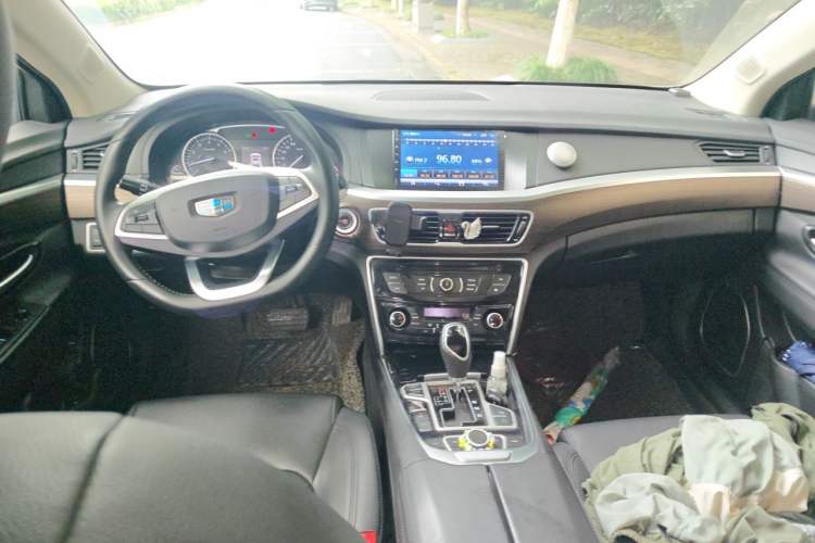 Used Geely Auto Emgrand GT 2017 2.4L Comfort Model Center Console