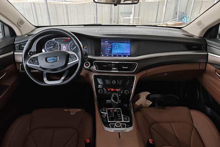 Used Geely Auto Emgrand GT 2017 2.4L Comfort Model Center Console