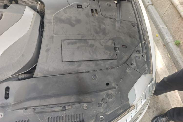 Used Geely Auto Emgrand GT 2017 1.8T Luxury Model Engine Bay Left
