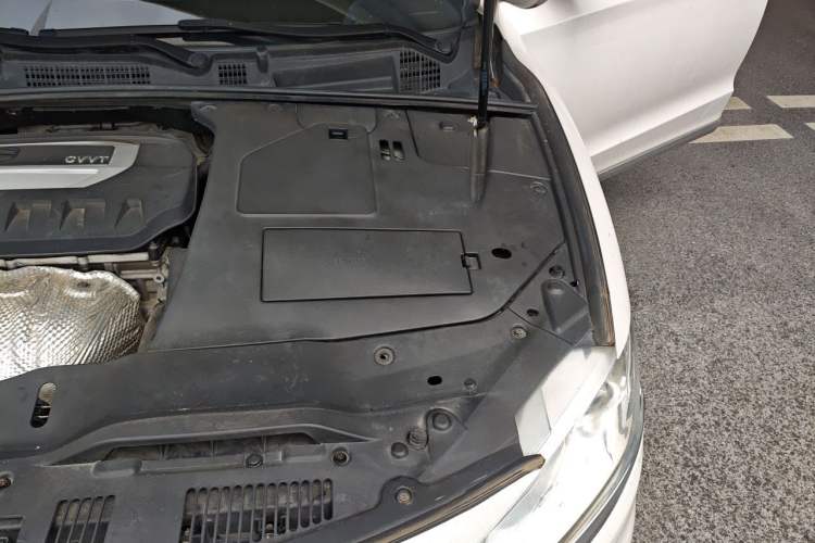 Used Geely Auto Emgrand GT 2017 2.4L Luxury Model Engine Bay Left