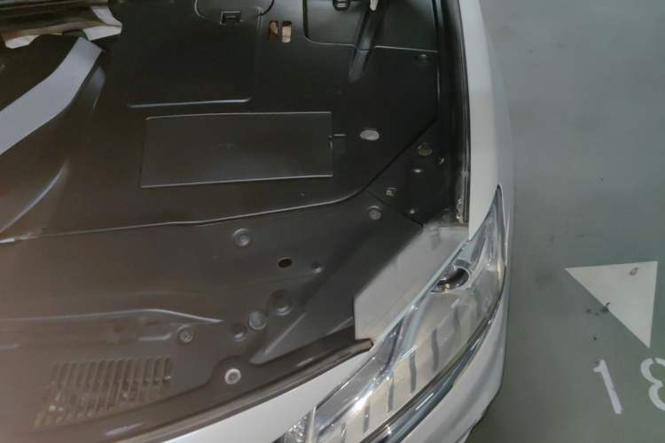 Used Geely Auto Emgrand GT 2017 1.8T Luxury Model Engine Bay Left