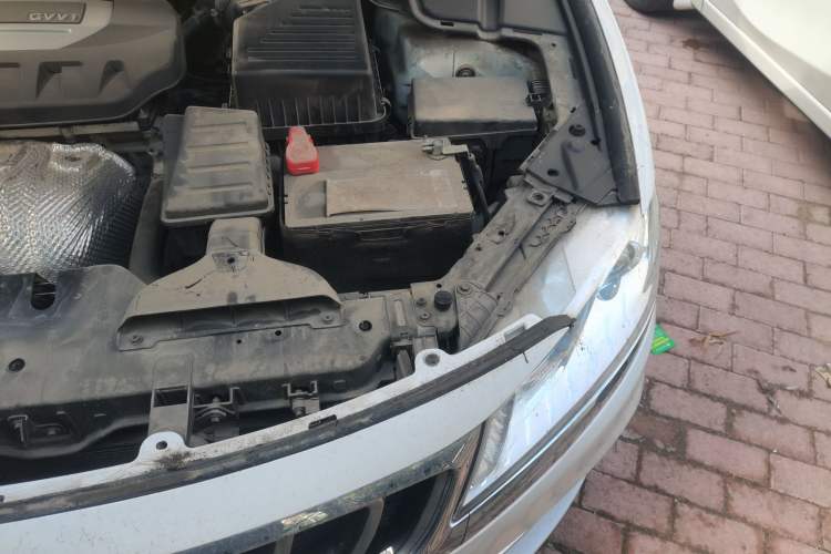 Used Geely Auto Emgrand GT 2017 2.4L Comfort Model Engine Bay Left