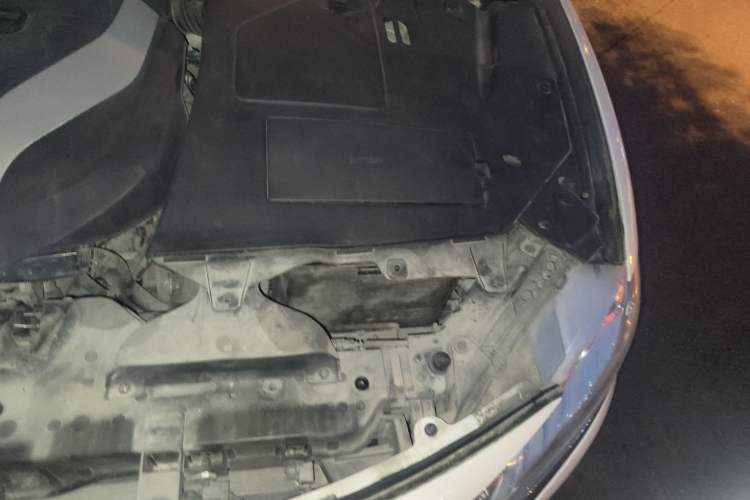 Used Geely Auto Emgrand GT 2017 1.8T Luxury Model Engine Bay Left