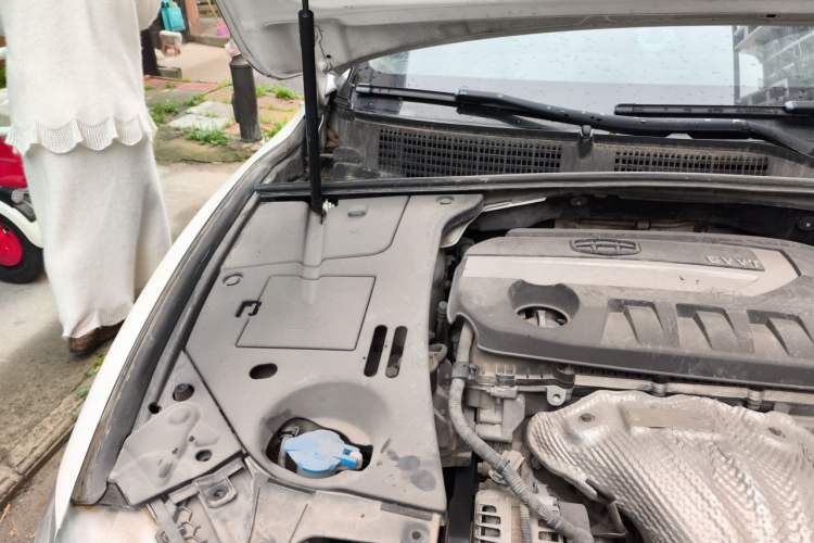 Used Geely Auto Emgrand GT 2017 2.4L Comfort Model Engine Bay Right