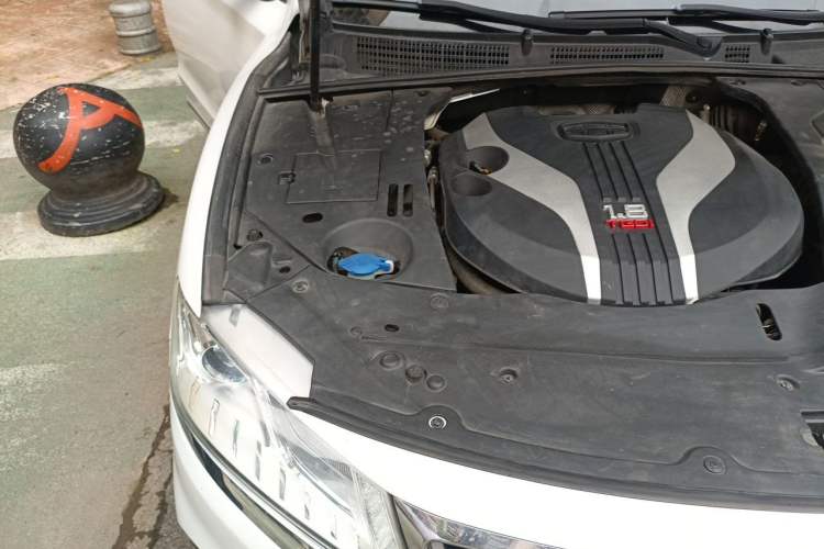 Used Geely Auto Emgrand GT 2017 1.8T Flagship 4G Edition Engine Bay Right