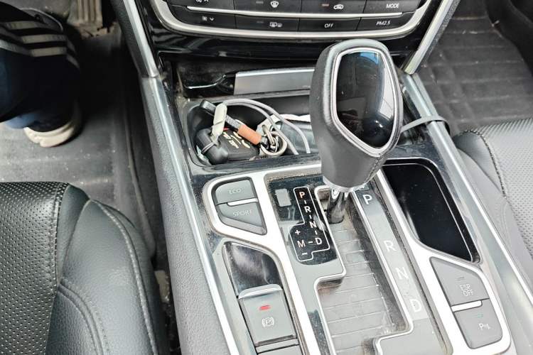 Used Geely Auto Emgrand GT 2017 1.8T Flagship 4G Edition Gear Lever