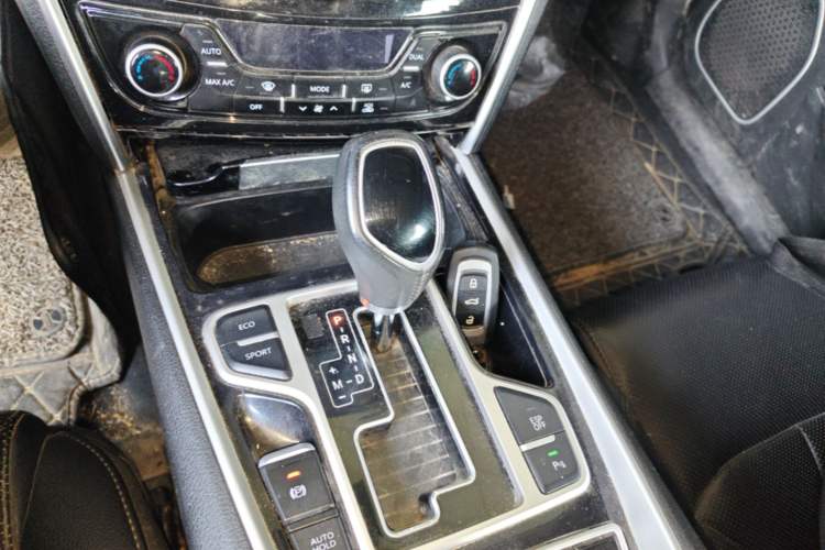 Used Geely Auto Emgrand GT 2017 2.4L Comfort Model Gear Lever